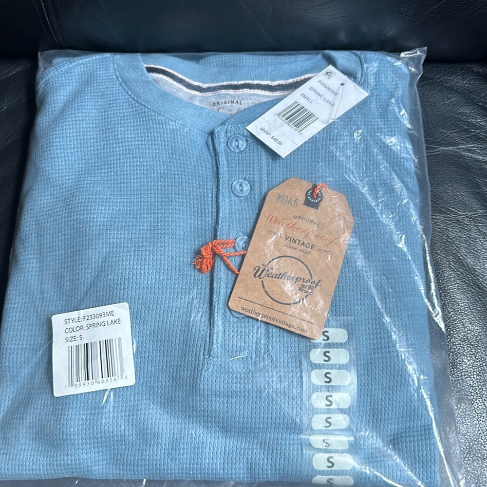 NWT Weatherproof Vintage waffle knit Henley long sleeve shirt.